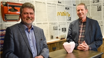 Professor Dr. Rüdiger Dißmann, Chefarzt der Kardiologie im Klinikum Reinkenheide, und Dr. Wolfgang Dausch (links), Ärztlicher Direktor der Ameos-Kliniken in Bremerhaven und Kardiologe, beantworten Fragen zum Thema Herz-Kreislauf-Erkrankungen.