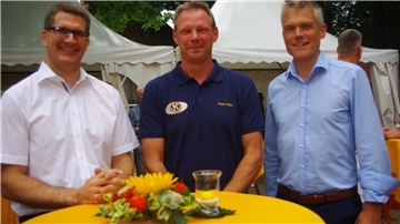 Professor Max Daniel Kauther vom Freibettenfonds im Rotenburger Klinikum, Frank Zittlau, Präsident des diesjährigen Weinfest-Schirmherren Kivanis und Pastor Lars Wißmann vom Diakonieklinikum Rotenburg, der den Freibettfonds mit betreut.