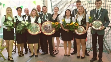 Das Foto zeigt das neue Königshaus. 