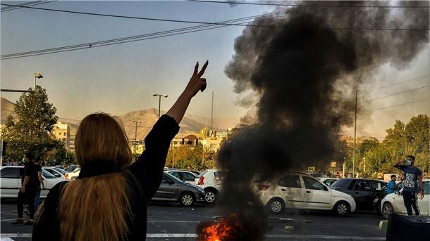 Iran will Sittenpolizei aufgelöst haben Proteste in Teheran.