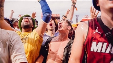 Pure Leidenschaft. Das zeichnet das Deichbrand-Festival aus. Aber auch die körperliche Belastung ist enorm.