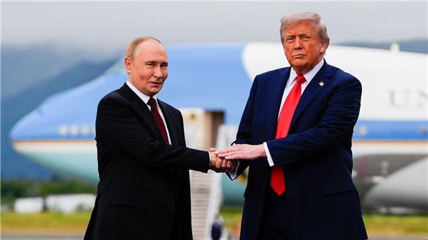 Medien: Putin verlangte in Trump-Anruf Kontrolle über Donezk Putin soll in seinem Telefonat mit Trump eine Gebietsabtretung von der Ukraine gefordert haben. (Archivbild)