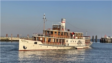 Raddampfer „Freya“ war am Wochenende in Cuxhaven zu sehen.