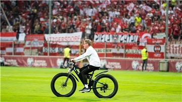 Radler auf Rasen: Ralf Rangnick.