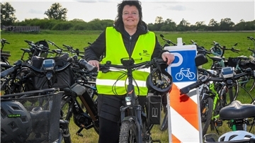 Gabi Kasten am Fahrrad