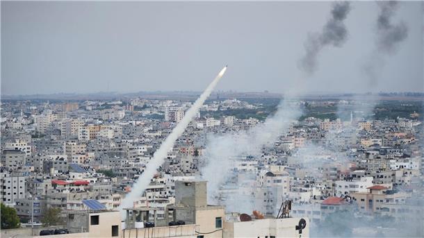 Massaker in Israel: Was bezweckt die Hamas? Raketen werden am 7. Oktober von der Hamas aus dem Gazastreifen auf Israel abgefeuert.