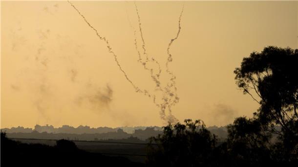 Zwei Hamas-Geiseln frei - „Gipfel für den Frieden“ in Kairo Raketen werden aus dem Gazastreifen auf Israel abgefeuert.