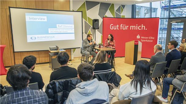 Ralf Dümmel, bekannt aus 'Die Höhle der Löwen', teilt als Stargast der Gründungs- und Nachfolge-EXPO inspirierende Praxistipps mit dem Publikum.