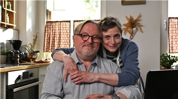 Ralph (Axel Prahl) und Karin (Katharina Thalbach) in der TV-Komödie „Extraklasse - On Tour“.