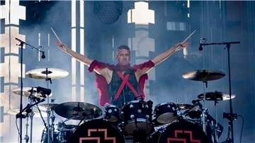 Rammstein-Schlagzeuger Christoph Schneider hat sich auf Instagram zu den Vorwürfen geäußert.