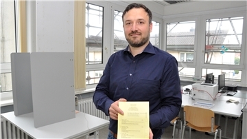 Raphael Wermke, stellvertretender Leiter des städtischen Ordnungsamtes, koordiniert die kommenden Wahlen in der Stadt Nordenham.