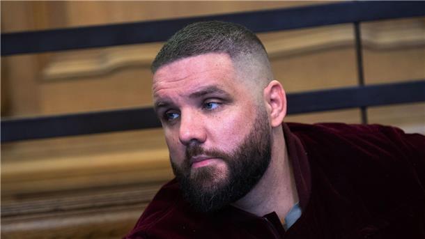 Fler erntet Hass-Kommentare nach Selfie mit Olivia Jones Rapper Fler sitzt während eines Prozesses im Amtsgericht Berlin-Tiergarten.