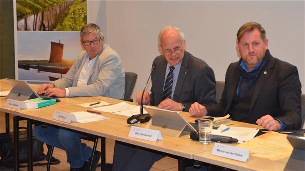 Gemeinderat beschließt: Aus der Kuhstedter Grundschule wird eine „Freie Schule“ Ratsmitglied Kurt Buck (Mitte) leitete die Sitzung des Gnarrenburger Gemeinderates.