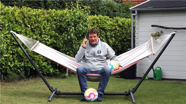 Raus aus der Hängematte, rauf auf den Sportplatz: Torsten Gütschow verbringt in Zukunft wohl deutlich weniger Zeit in seinem eigenen Garten als zuletzt.