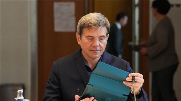 RBB-Chefin: Programmdirektor bietet Vertragsbeendigung an RBB-Programmdirektor Jan-Schulte Kellinghaus.