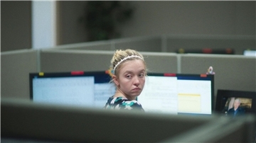 Reality Winner (Sydney Sweeney) soll Informationen über die russische Einmischung in die US-Wahlen an Journalisten weitergegeben haben.