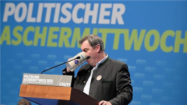 Söders „freie Fahrt“ - und eine Absage, die Sorgen macht Reden macht durstig: Markus Söder.