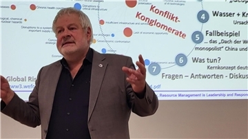 Referent Jörg Barandat war als Oberstleutnant bei der Bundeswehr Dozent für Sicherheitspolitik an der Führungsakademie der Bundeswehr.