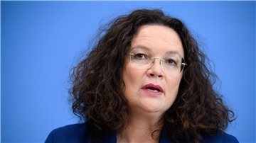 Regelmäßige Berufspraktika müssten in allen Schulformen Pflicht werden, fordert Arbeitsagentur-Chefin Andrea Nahles.