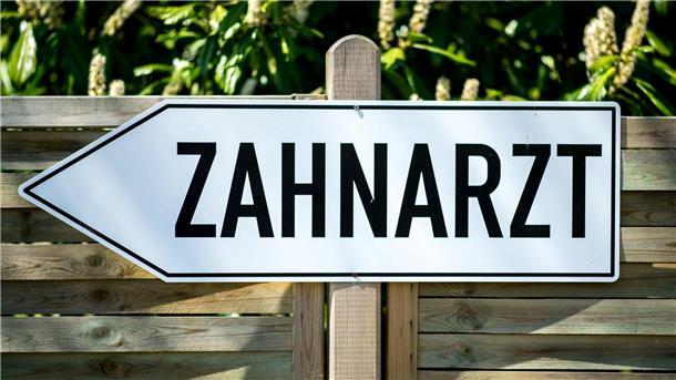 Das Rätsel um die Kreidezähne Regelmäßige Zahnarztbesuche sind bei Kreidezähnen notwendig. (Symbolbild)
