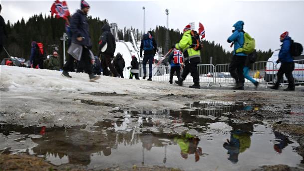 Heftiger Wind sorgt bei WM für Kombinierer-Absage Regen und Wind: Wirklich gemütlich ist das Wetter in Trondheim nicht.