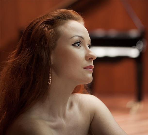 Regina Chernychko ist eine mehrfach ausgezeichnete Pianistin mit Weltruf.