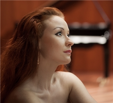 Regina Chernychko ist eine mehrfach ausgezeichnete Pianistin mit Weltruf.