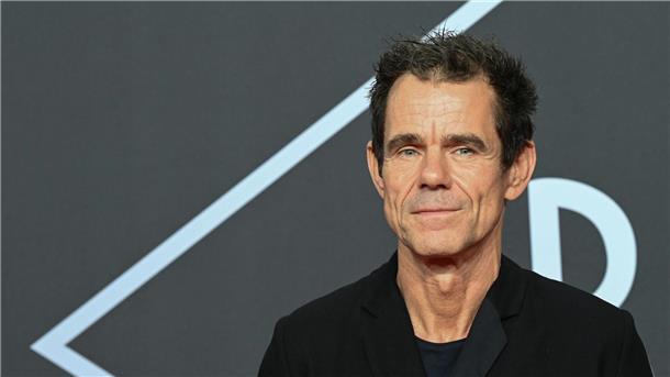 Herr Tykwer, würden Sie „Lola rennt“ heute so noch drehen? Regisseur Tom Tykwer. Vor 25 Jahren kam sein Film „Lola rennt“ in die Kinos.