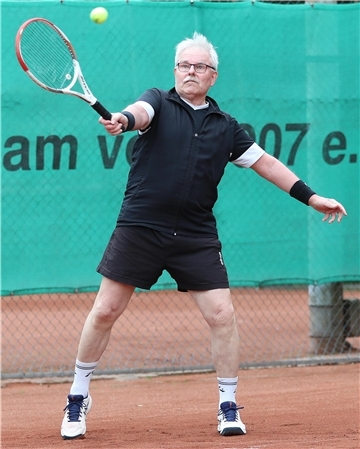 Reiner Indorf beim Tennis