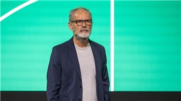 Reinhold Beckmann blickt im Buch „Aenne und ihre Brüder“ zurück auf das Leben seiner Mutter.