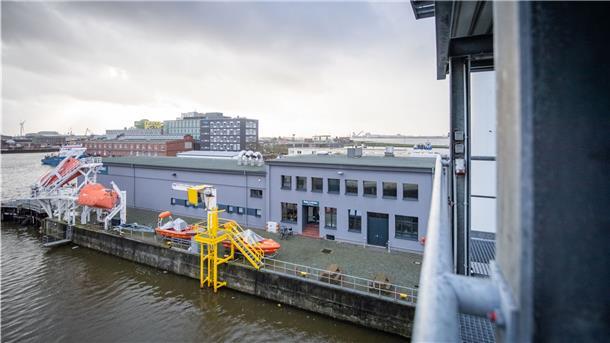 Ein Firmengebäude am Handelshafen Bremerhaven