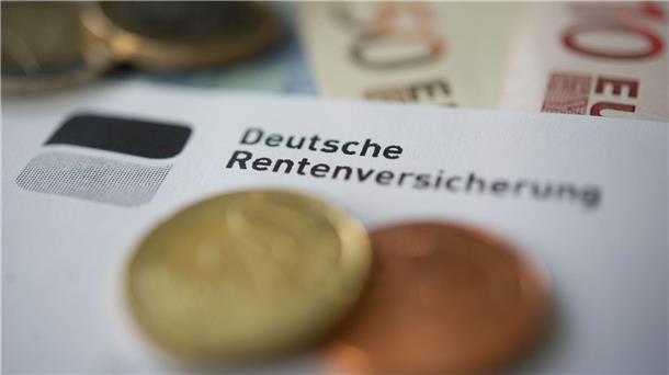 Rentenjahr 2024: Steigende Bezüge und unsichere Aussichten Rentnerinnen und Rentner bekommen zwar bald höhere Bezüge - doch die Aussichten bleiben unsicher.