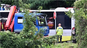 Rettungskräfte an der Unfallstelle in Mézières-Sur-Seine.