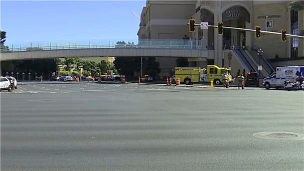 Messer-Attacke: Zwei Tote und mehrere Verletzte in Las Vegas Rettungskräfte sind nach der Messerattacke auf dem Las Vegas Strip im Einsatz.
