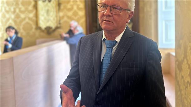 Rheinmetall will „globaler Rüstungschampion“ werden Rheinmetall-Chef Armin Papperger im Oktober bei einer Pressekonferenz in Rom, bei der Pläne für eine gemeinsame Panzerproduktion mit dem italienischen Konzern Leonardo vorgestellt wurden.