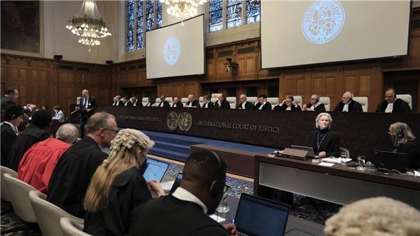 Israel vor UN-Gericht: Völkermord-Vorwurf haltlos und absurd Richter und Parteien sitzen am zweiten Tag der Anhörung vor dem Internationalen Gerichtshof im Verhandlungssaal.