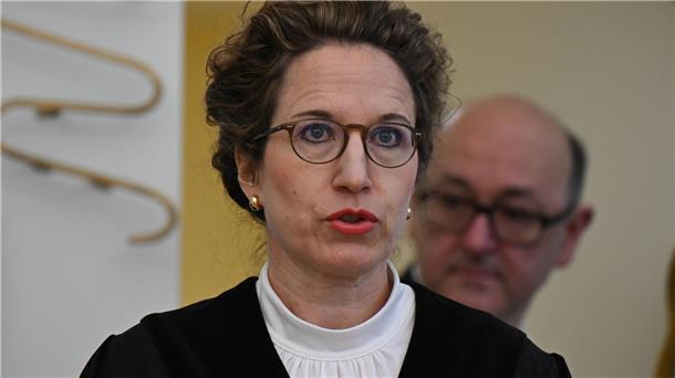 Feilschen ums Geld: Noch kein Ende im Sommermärchen-Prozess Richterin Distler spricht.