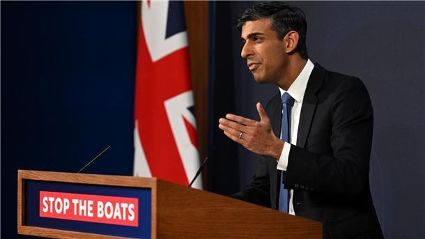 Trotz Brexit: Großbritannien erlebt Rekord-Zuzug Rishi Sunak ist Premierminister von Großbritannien. Seine Regierung hatte im März Pläne für neue Gesetze zur Eindämmung der Überquerung des Ärmelkanals als Teil des Gesetzes über illegale Migration vorgestellt.