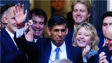 Rishi Sunak zieht in die Downing Street ein.