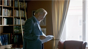 Risto Kurtti (Antti Virmavirta) in einer Szene der Thrillerserie „Zimmer 301“