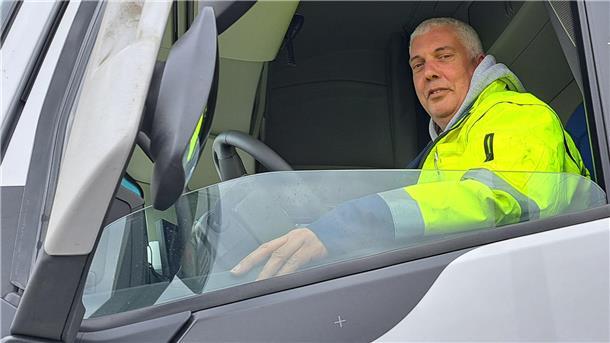 Robert Effenberger fährt mit seinem Lkw täglich mehrmals von Bremen nach Bremerhaven und zurück. Die Umleitung hat er nur einmal ausprobiert, seitdem fährt er über die alte B6. 