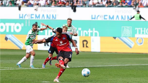 Greuther Fürth feiert gegen Aufsteiger HSV Klassenerhalt Robert Glatzel verkürzt für den HSV vom Elfmeterpunkt.