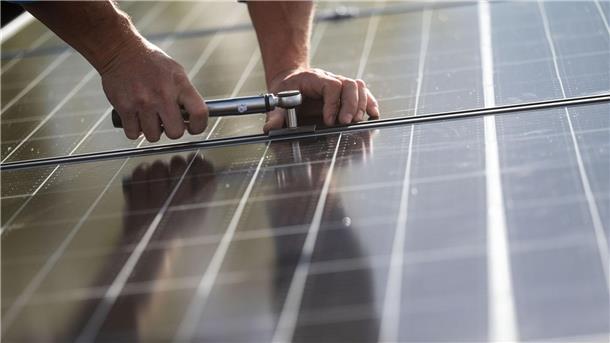 Habeck will Solarindustrie finanziell fördern Robert Habeck hat den Wiederaufbau der Solarindustrie als Ziel ausgegeben.