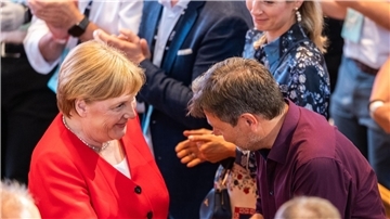 Robert Habeck mag den feinen Spott von Angela Merkel.