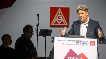 Robert Habeck spricht bei der Eröffnung des Ordentlichen Gewerkschaftstags der IG Metall.