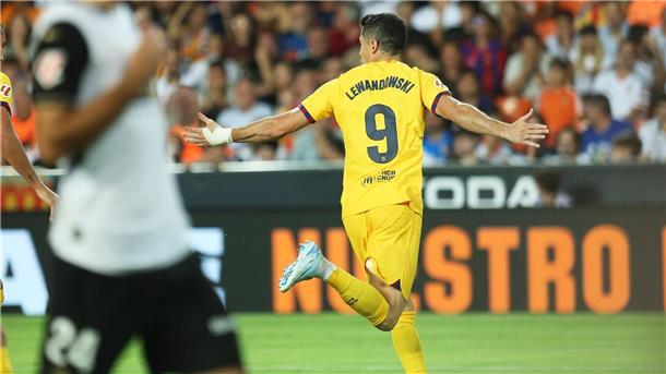 Flick mit erfolgreichem Trainer-Debüt für Barcelona Robert Lewandowski erzielte beide Treffer für den FC Barcelona.