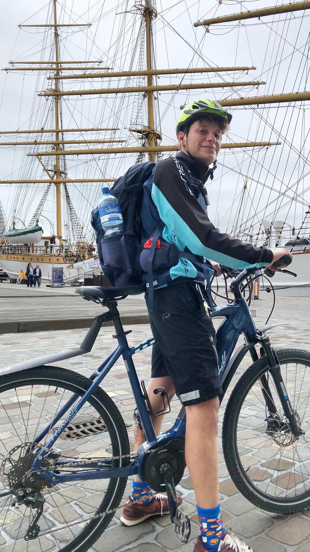 Robert Rentsch ist „Bike-Guide“ an Bord der „Mein Schiff 4“. Künftig will er mit Passagieren auch durch Bremerhaven radeln.