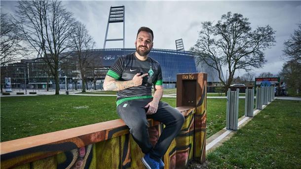 Rodrigo Rocha, der größte Fan des SV Werder Bremen in Brasilien, ist knapp 10.000 Kilometer gereist, um seinem Lieblingsverein ganz nahe zu sein. Das Coronavirus macht die Erfüllung seines Traums zunichte.