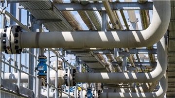 Rohre verlaufen durch die Anlage des Gasspeichers Wolfersberg, östlich von München. Die Europäische Union hat sich am Montag auf einen EU-weiten Gaspreisdeckel geeinigt.