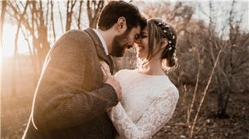 Romantische Augenblicke zwischen zwei verliebten Menschen müssen gefeiert werden. Aber wo kann man in Bremerhaven und umzu eine Traumhochzeit feiern?